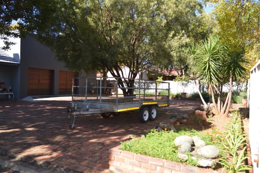 4 Bedroom Property for Sale in Wilkoppies North West